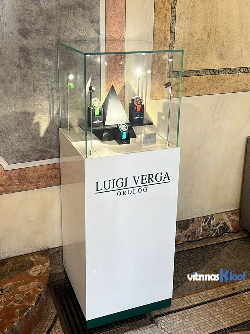 Vitrina Publicitaria 51